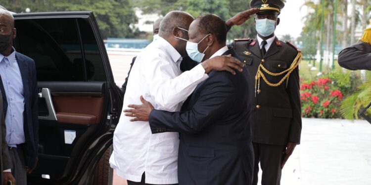 Les images de la rencontre du président Alassane Ouattara et l’ex-président Laurent Gbagbo le mardi 27 juillet au palais présidentiel à Abidjan.