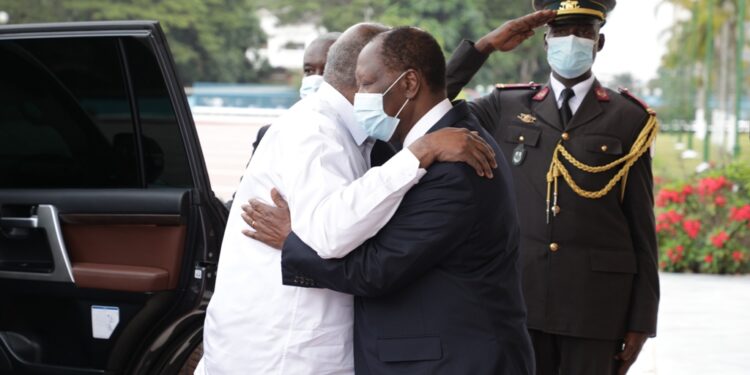 Les images de la rencontre du président Alassane Ouattara et l’ex-président Laurent Gbagbo le mardi 27 juillet au palais présidentiel à Abidjan.