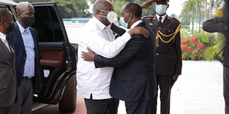 Les images de la rencontre du président Alassane Ouattara et l’ex-président Laurent Gbagbo le mardi 27 juillet au palais présidentiel à Abidjan.