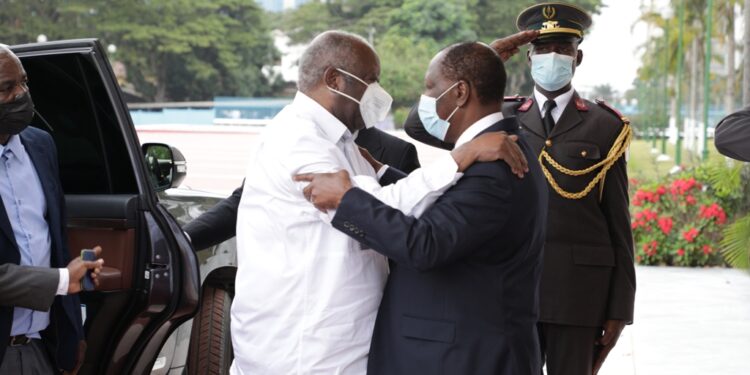 Les images de la rencontre du président Alassane Ouattara et l’ex-président Laurent Gbagbo le mardi 27 juillet au palais présidentiel à Abidjan.