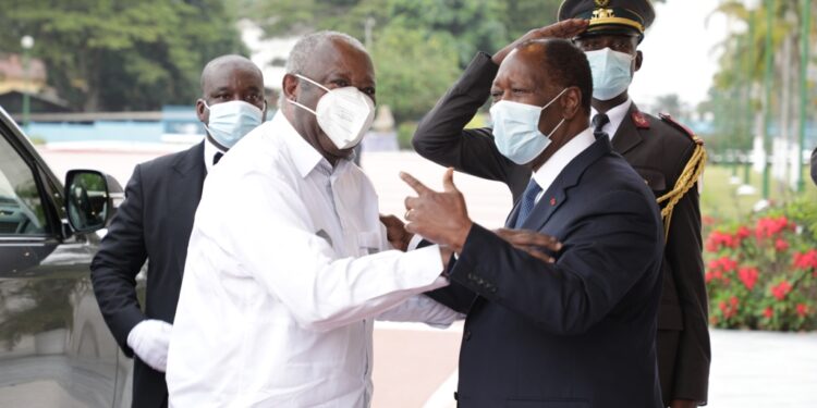 Les images de la rencontre du président Alassane Ouattara et l’ex-président Laurent Gbagbo le mardi 27 juillet au palais présidentiel à Abidjan.