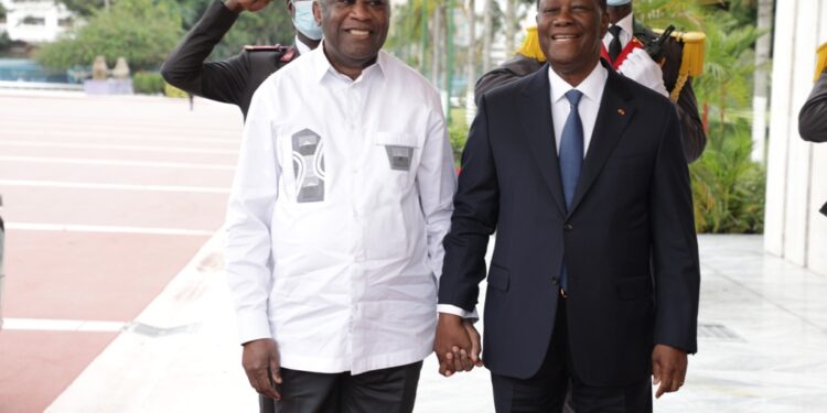 Les images de la rencontre du président Alassane Ouattara et l’ex-président Laurent Gbagbo le mardi 27 juillet au palais présidentiel à Abidjan.