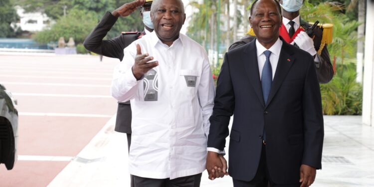 Les images de la rencontre du président Alassane Ouattara et l’ex-président Laurent Gbagbo le mardi 27 juillet au palais présidentiel à Abidjan.