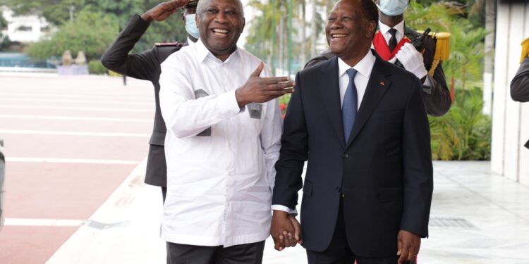 Les images de la rencontre du président Alassane Ouattara et l’ex-président Laurent Gbagbo le mardi 27 juillet au palais présidentiel à Abidjan.