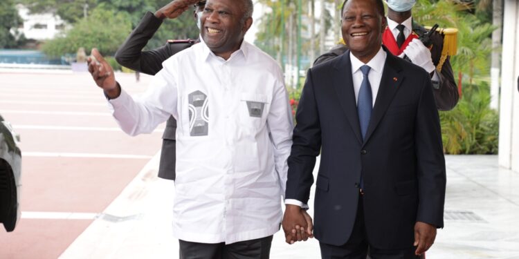 Les images de la rencontre du président Alassane Ouattara et l’ex-président Laurent Gbagbo le mardi 27 juillet au palais présidentiel à Abidjan.