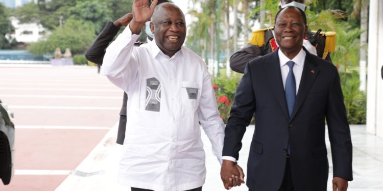 Les images de la rencontre du président Alassane Ouattara et l’ex-président Laurent Gbagbo le mardi 27 juillet au palais présidentiel à Abidjan.