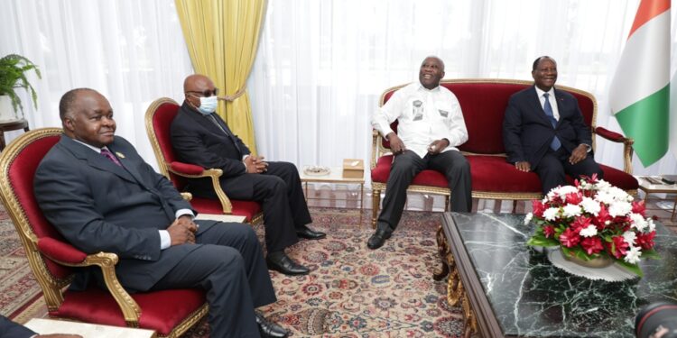Les images de la rencontre du président Alassane Ouattara et l’ex-président Laurent Gbagbo le mardi 27 juillet au palais présidentiel à Abidjan.