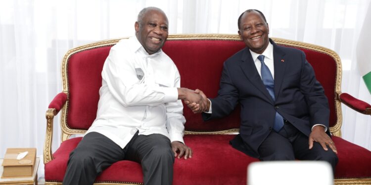 Les images de la rencontre du président Alassane Ouattara et l’ex-président Laurent Gbagbo le mardi 27 juillet au palais présidentiel à Abidjan.