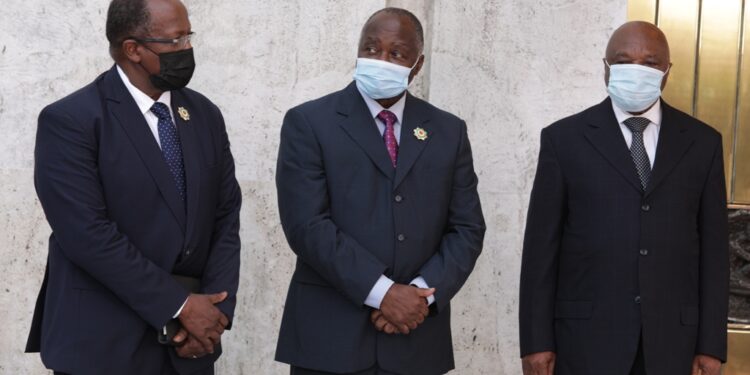 Les images de la rencontre du président Alassane Ouattara et l’ex-président Laurent Gbagbo le mardi 27 juillet au palais présidentiel à Abidjan.