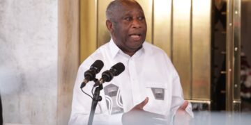 Les images de la rencontre du président Alassane Ouattara et l&rsquo;ex-président Laurent Gbagbo le mardi 27 juillet au palais présidentiel à Abidjan.
