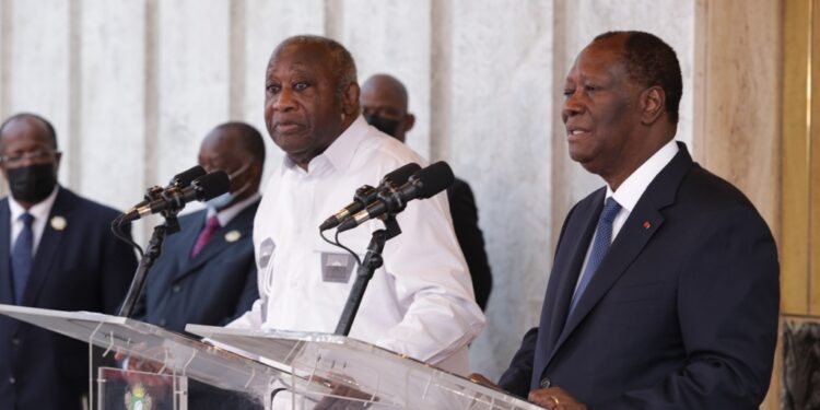 Les images de la rencontre du président Alassane Ouattara et l’ex-président Laurent Gbagbo le mardi 27 juillet au palais présidentiel à Abidjan.