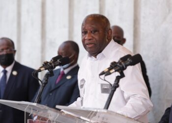 Les images de la rencontre du président Alassane Ouattara et l&rsquo;ex-président Laurent Gbagbo le mardi 27 juillet au palais présidentiel à Abidjan.