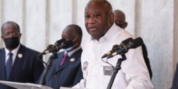 Les images de la rencontre du président Alassane Ouattara et l&rsquo;ex-président Laurent Gbagbo le mardi 27 juillet au palais présidentiel à Abidjan.