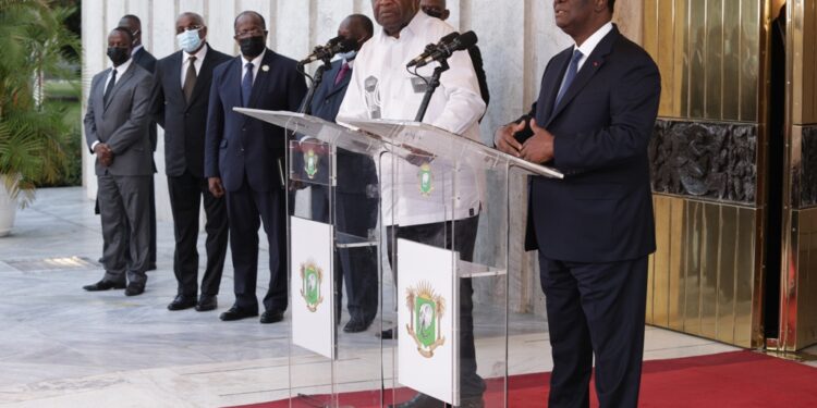 Les images de la rencontre du président Alassane Ouattara et l’ex-président Laurent Gbagbo le mardi 27 juillet au palais présidentiel à Abidjan.
