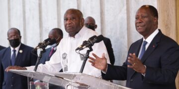 Les images de la rencontre du président Alassane Ouattara et l&rsquo;ex-président Laurent Gbagbo le mardi 27 juillet au palais présidentiel à Abidjan.