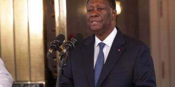 Les images de la rencontre du président Alassane Ouattara et l&rsquo;ex-président Laurent Gbagbo le mardi 27 juillet au palais présidentiel à Abidjan.