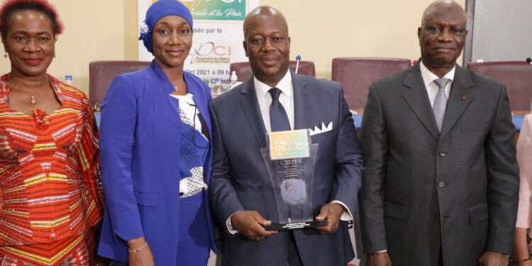 Les images de la remise du prix Gepci de la cohésion sociale et paix