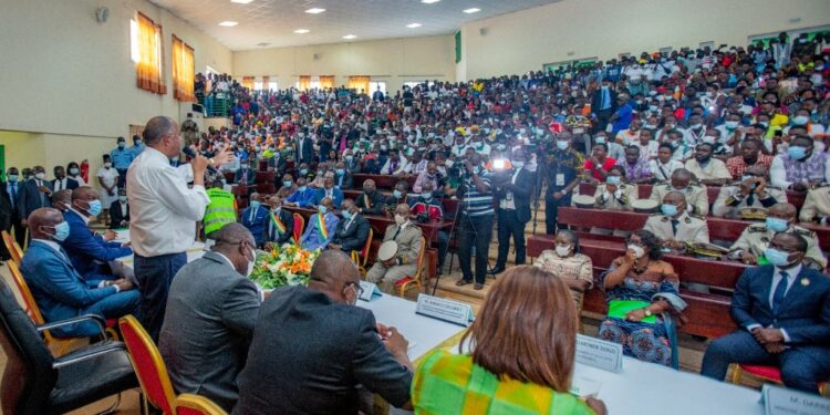 Ouverture du Guichet emploi jeunes de l’université de Daloa : le Premier Ministre Patrick Achi exhorte les étudiants à bien se former