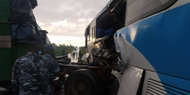 Yakro: 2 morts et 39 blessés dans une collision entre un car et une remorque
