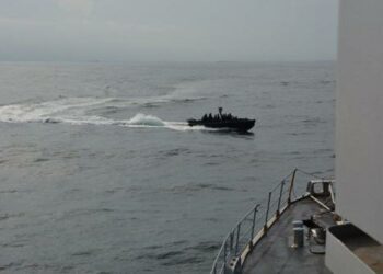 CORYMBE 157: le Commandant Bouan s’entraîne avec la gendarmerie maritime ivoirienne