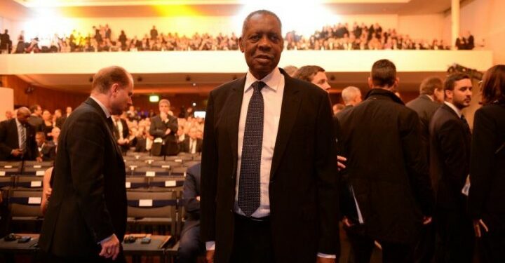 Issa Hayatou, ancien président de la CAF, suspendu par la FIFA