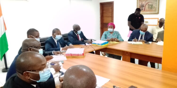 Occupation du domaine public à Adjamé: Bruno Koné et Farikou s’accordent à mettre de l’ordre