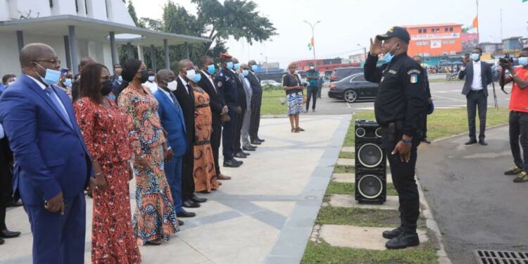Mairie Abobo: le salut aux couleurs, désormais le 1er lundi de chaque mois en présence de Kandia