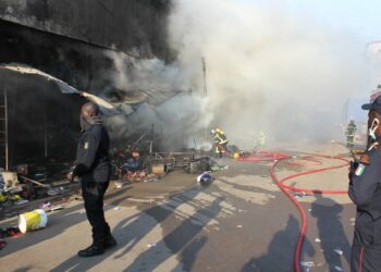 Côte d&rsquo;Ivoire/Adjamé:  Plusieurs magasins de pagnes partent en fumée