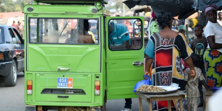 Côte d’Ivoire: le gouvernement définit un plan de circulation des tricycles à Abidjan