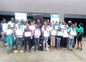 Abobo: Kandia assure la rentrée scolaire de 17 élèves du projet Lotus