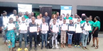 Abobo: Kandia assure la rentrée scolaire de 17 élèves du projet Lotus