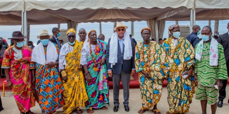 Bas-Sassandra : le Premier Ministre Patrick Achi exhorte les chefs traditionnels à promouvoir la cohésion et la paix