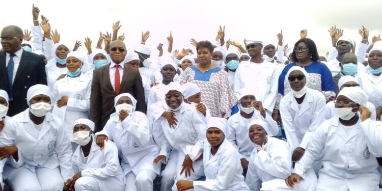 INFAS d’Abidjan : Port de blouse des étudiants de la 31e promotion