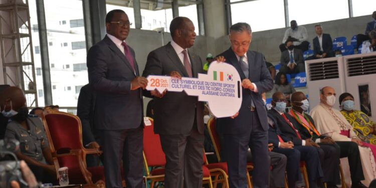 Cérémonie d’inauguration du centre sportif culturel et des Tics Ivoiro-coreen Alassane Ouattara en images