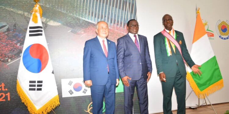 Cérémonie d’inauguration du centre sportif culturel et des Tics Ivoiro-coreen Alassane Ouattara en images