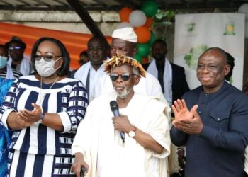 Cavally / Cohésion sociale:  Anne Ouloto dote les chefs traditionnels d&rsquo;un centre multiethniques de médiation.