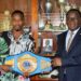 Le ministre Danho Paulin félicite le Champion de boxe Youssouf Doumbia