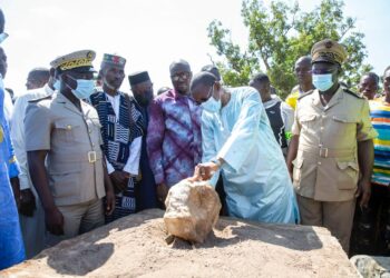  Papara : Bruno Koné donne le premier coup de pioche du foyer des jeunes