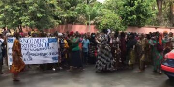 Côte d&rsquo;Ivoire: Des femmes déguerpies de Yopougon manifestent devant le cabinet de la première dame