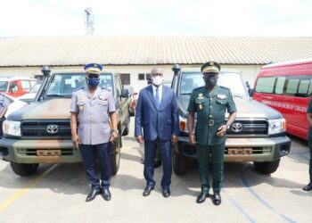 Côte d&rsquo;Ivoire: le ministre de la Défense Téné Birahima annonce des distinctions