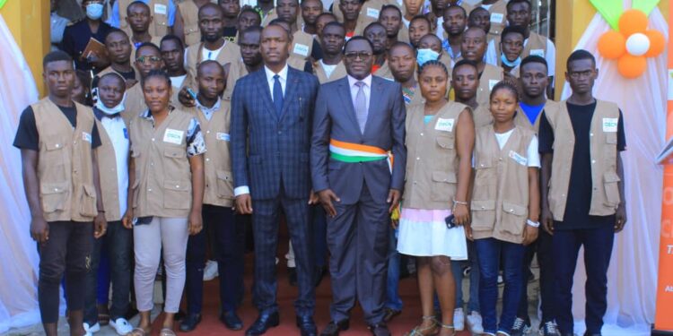 En images la cérémonie de prestation de serment des volontaires d’Attécoubé et présentation des volontaires d’Élibou et de la MÉ