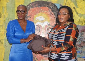 Côte d&rsquo;Ivoire: 20 millions FCFA remis par la ministre de la culture, à la famille de feu Léonard Groguhet