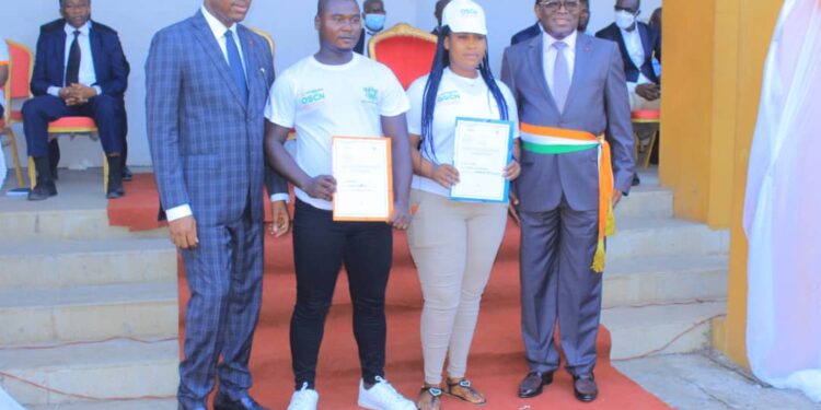 En images la cérémonie de prestation de serment des volontaires d’Attécoubé et présentation des volontaires d’Élibou et de la MÉ