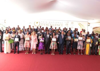 Prix d’Excellence 2021: le président Ouattara dédie l&rsquo;édition à Hamed Bakayoko et Amadou Gon
