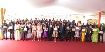 Prix d’Excellence 2021: le président Ouattara dédie l&rsquo;édition à Hamed Bakayoko et Amadou Gon