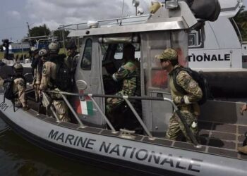 L&rsquo;Armée ivoirienne exécute un exercice militaire en mer territoriale