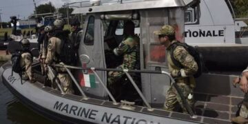 L&rsquo;Armée ivoirienne exécute un exercice militaire en mer territoriale