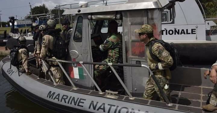 L’Armée ivoirienne exécute un exercice militaire en mer territoriale