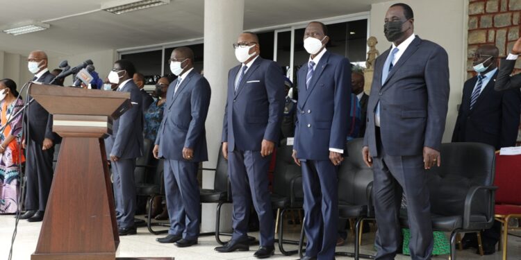 Les images de la décoration du 15/10 au 02/11/2021 des hautes autorités de la République par la grande chancelière à Cocody-Abidjan.