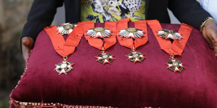 Les images de la décoration du 15/10 au 02/11/2021 des hautes autorités de la République par la grande chancelière à Cocody-Abidjan.